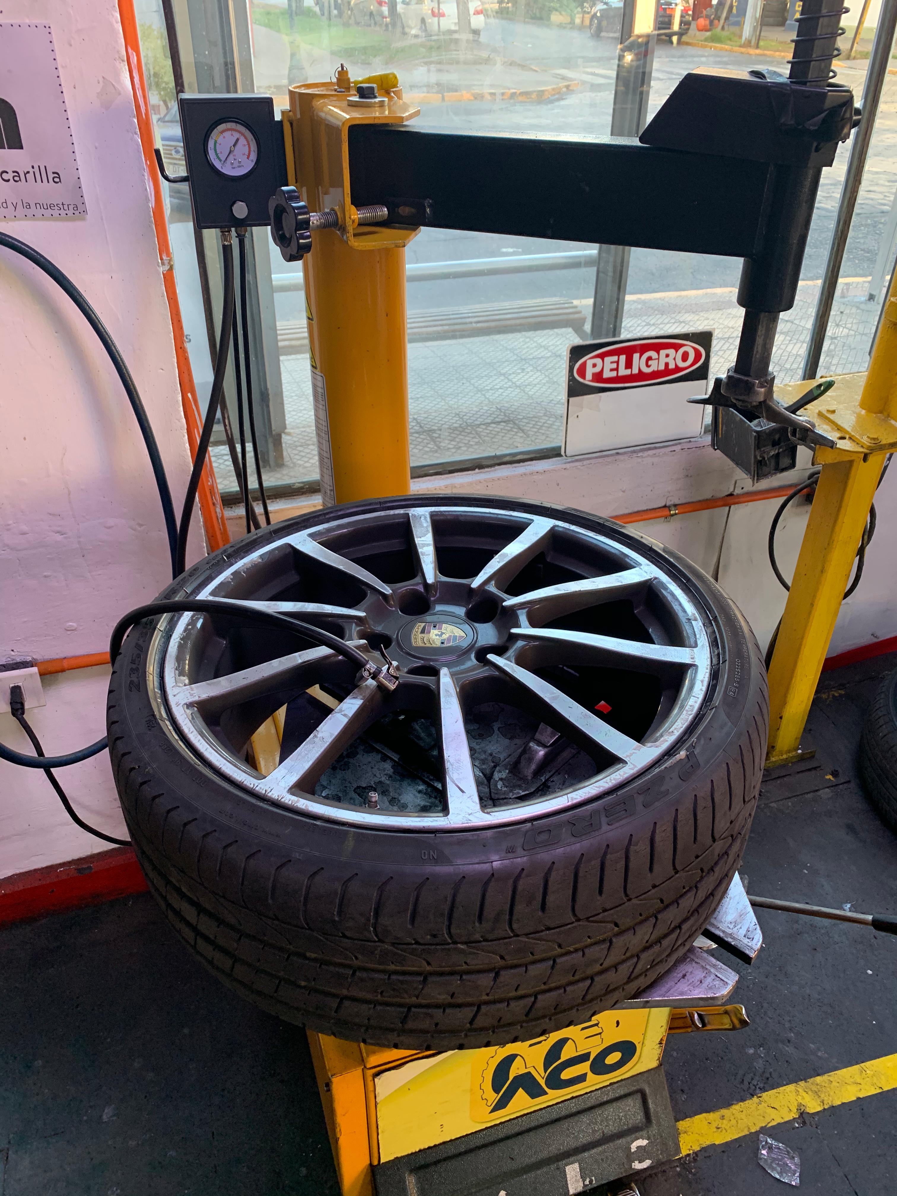 Cambio de neumático en Lubricentro Torra